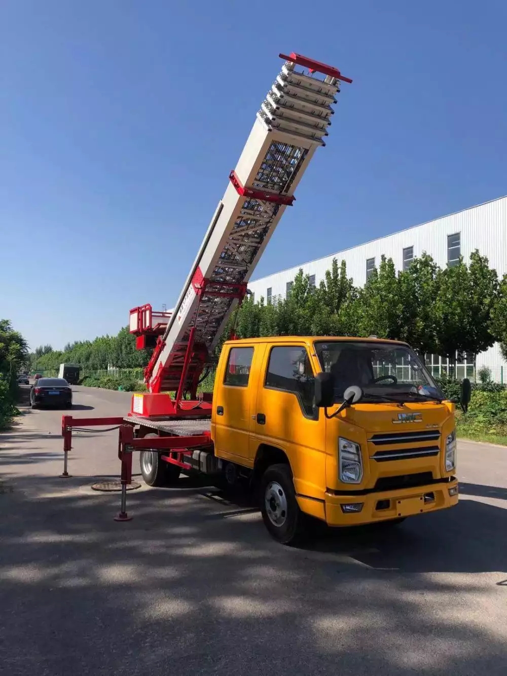 沧县附近的云梯车出租服务：轻松解决高空作业需求