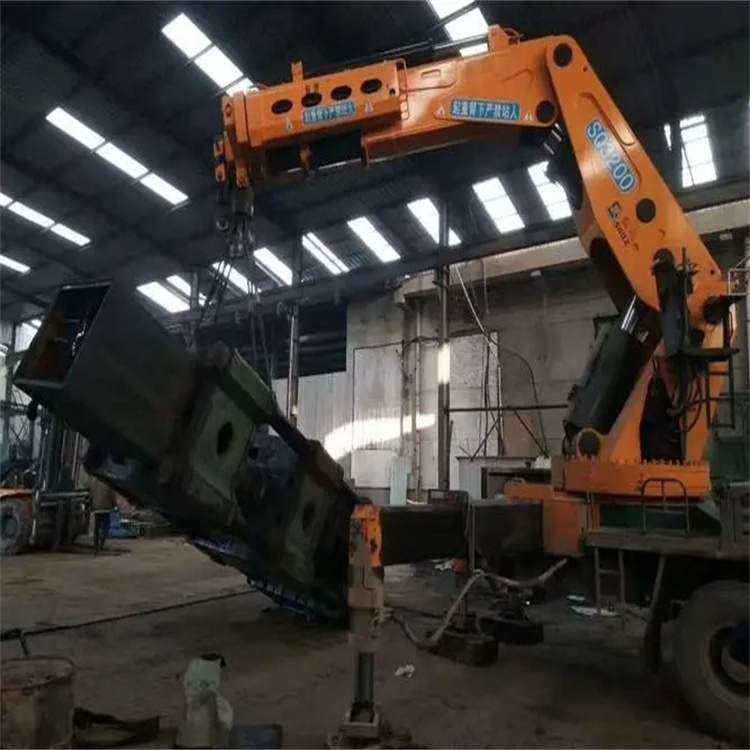 沧县130吨折臂吊车出租吊机租赁附近电话